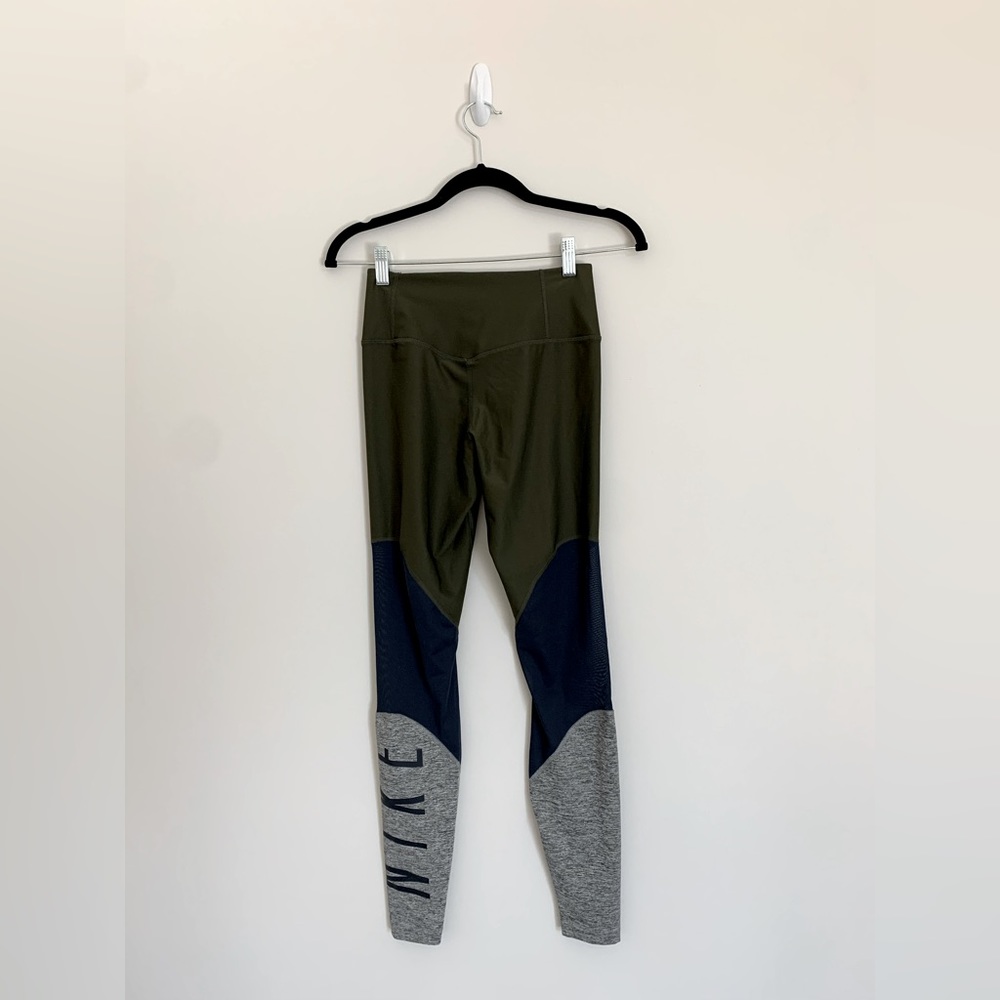Nike // Leggings // Small